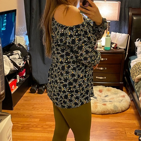 Michael Kors blouse - Picture 2 of 7